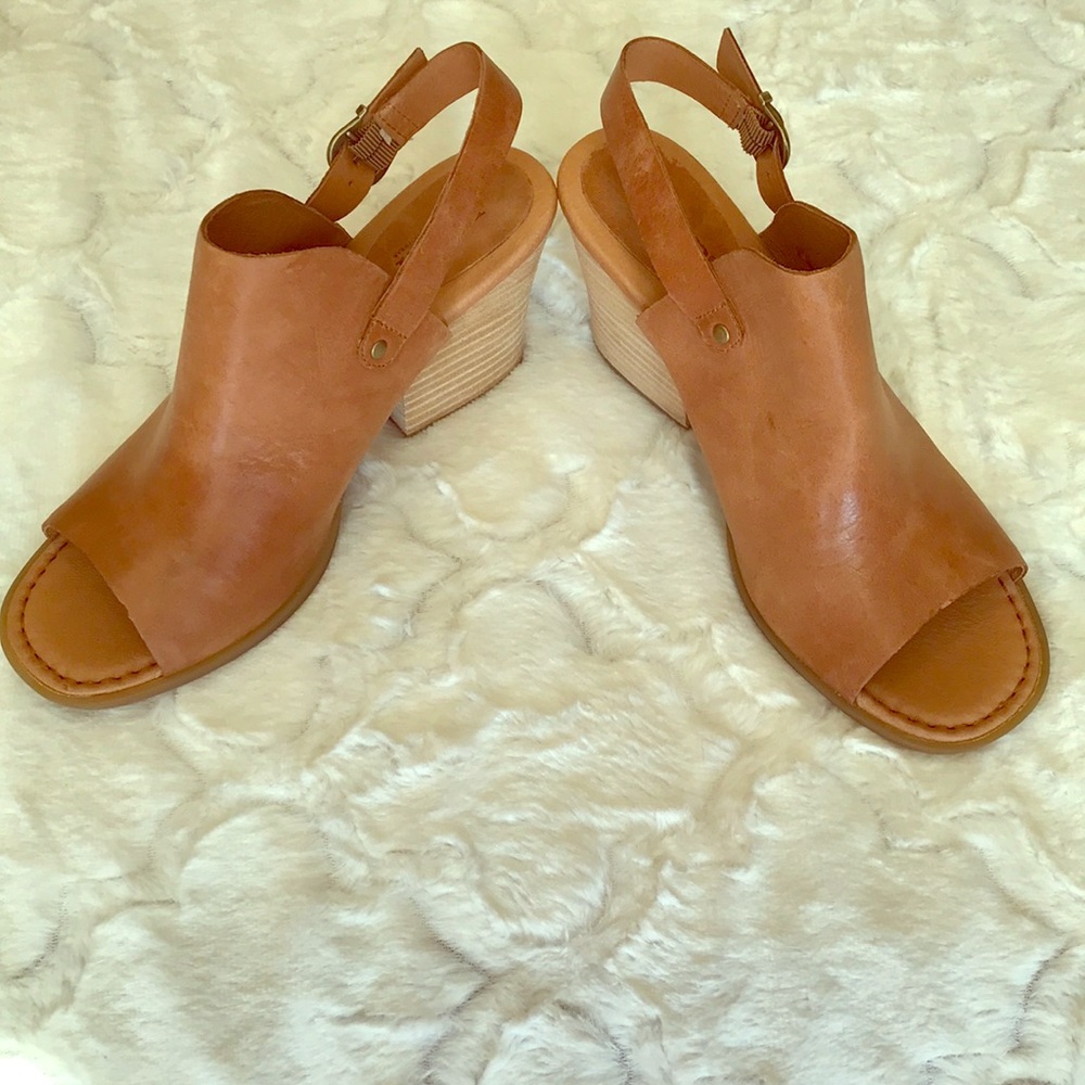 Born Handcrafted Footwear Rustic Leather Bootie 10